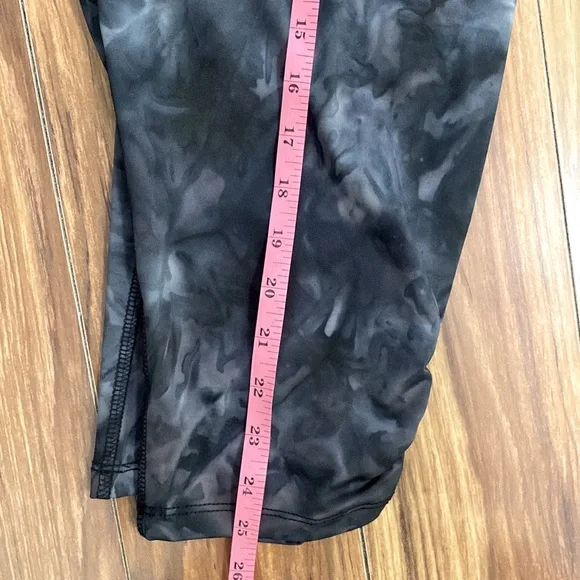 NWT Athletic Collection Cropped Yoga Pants, Size L - Picture 10 of 12
